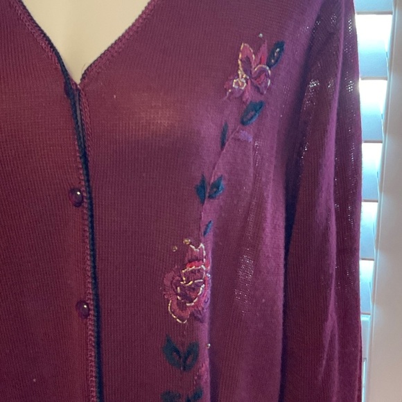 Chic Maroon Women's Cardigan with Embroidery - Picture 2 of 8